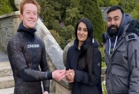 পানির নিচে বাগদানের হীরার আংটি, অতপর...