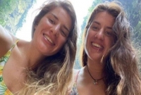 কুমিরের মুখে ঘুষি দিয়ে যমজ বোনকে বাঁচালেন তরুণী