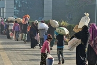 সীমান্ত পেরিয়ে মিয়ানমারের হাজার হাজার মানুষ ভারতে ঢুকছে