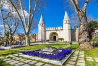 সাড়ে চার শ বছরেরও বেশি সময় রাত-দিন ২৪ ঘণ্টা কোরআন তিলাওয়াত হচ্ছে তোপকাপি প্রাসাদে