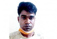  মোবাইলে প্রেম, কলেজপড়ুয়া ছাত্রীকে বিয়ে করল দুই সন্তানের জ'নক বাদামবিক্রেতা!