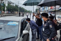 সিনিয়র সিটিজেন’র কারণে সম্মান দেখিয়ে কোনও মা'মলা না দিয়েই ছেড়ে দিল র‌্যাব