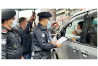 যেকারণে প্রাইভেটকার ৩০ মিনিট আটকে রেখে সময়দণ্ড দেয়া হলো 