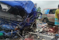 সকাল সকাল অ্যাম্বুলেন্স ও পিকআপের ভ'য়াবহ সংঘ'র্ষ, ঘটনাস্থলেই নিহ'ত ৪