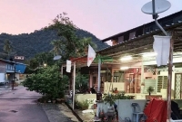  মালয়েশিয়ায় নিজ বাড়ির বাইরে সাদা পতাকা উড়লেই পৌঁছে যাচ্ছে খাদ্য সহায়তা