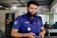 গত ১৭ বছরে এক ওয়াক্তও নামাজ বাদ দেননি পুলিশ কর্মকর্তা