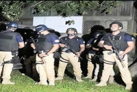 জঙ্গি আস্তানা সন্দেহে বাড়ি ঘিরে রেখেছে পুলিশ, ভেতর থেকে বিকট শব্দে বিস্ফোরণ