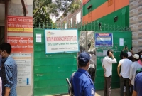 হঠাৎ কেঁপে উঠে ফেটে গেল গার্মেন্টস ভবন, শ্রমিকদের কান্নাকাটি