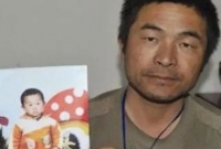 ২৪ বছর মোটরসাইকেলে চড়ে খুঁজেছেন অপহৃত সন্তানকে, অবশেষে যেভাবে পেলেন