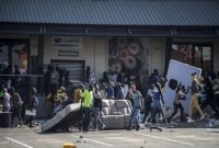 ভয়াবহ দাঙ্গায় দক্ষিণ আফ্রিকায় ব্যাপক ক্ষয়ক্ষতি বাংলাদেশিদের