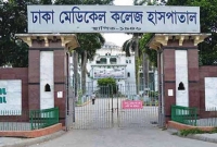 অজ্ঞাতনামা এক ব্যক্তি রক্তাক্ত অবস্থায়, সহযোগিতা না করে সবাই ভিডিও করছিল!