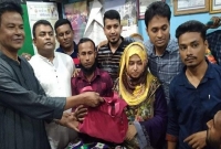 অটোচালকের সততা, ফিরিয়ে দিলেন রাস্তায় পরে থাকা ১০ লাখ টাকার স্বর্ণালংকার  অটোচালকের সততা, ফিরিয়ে দিলেন রাস্তায় পরে থাকা ১০ লাখ টাকার স্বর্ণালংকার