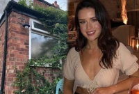 বাথরুমে গোসলের সময় সব দেখা যায়! পড়শির চিঠিতে আঁতকে উঠলেন তরুনী