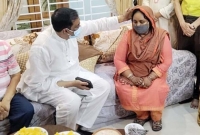 দীর্ঘ ২২ বছর পর মেয়র আইভীর বাসায় শামীম ওসমান! মাথায় হাত রেখে দোয়া