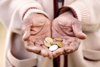 বেতন ৬০ হাজার টাকা, তবুও ভিক্ষা করেন সরকারি হাসপাতালের স্বাস্থ্যকর্মী!