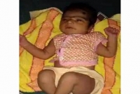 বাইরে টিউবয়েলে কাজ করতে যান মা, ১০ মিনিট পরে এসে দেখেন ঘুমন্ত মেয়ে রাবেয়া উধাও বাইরে টিউবয়েলে কাজ করতে যান মা, ১০ মিনিট পরে এসে দেখেন ঘুমন্ত মেয়ে রাবেয়া উধাও