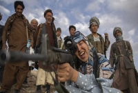 দু’পক্ষের তুমুল সংঘর্ষ, তালেবানদের হাতে সেই মহিলা গভর্নর আটক