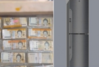 অনলাইনে অর্ডার, ডেলিভারী পাওয়া ফ্রিজের দরজা খুলতেই বেরোল ১ কোটি ১০ লাখ!