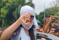 পরীমনির হাতের তালুতে 'রহস্যময় লেখা' নিয়ে কৌতুহল!