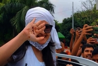 হাতের তালুতে মেহেদি রাঙানো লেখায় কাদের বার্তা দিলেন পরীমণি?