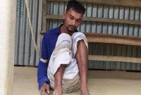 গ্রামবাসী উ'ত্তেজি'ত হয়ে বখা'টে শাকিলকে গণপি'টুনি দিয়ে বেঁ'ধে রাখে