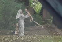 কবরস্থানে কঙ্কালের সঙ্গে নাচছেন মহিলা, দৃশ্য দেখে তটস্থ স্থানীয়রা