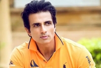 জনপ্রিয় অভিনেতা সোনু সুদের বাড়ি-অফিসে টানা ২০ ঘণ্টা তল্লাশি