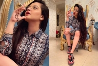 এবার সিগারেট হাতে নতুন বার্তা দিলেন পরীমণি!