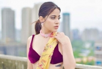 রক্ষণশীল মুসলিম পরিবারের মেয়ে বলেই আমার পোশাক নিয়ে এতো কটাক্ষ : উরফি জাভেদ