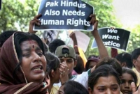 পাকিস্তানে মসজিদ থেকে পানি নিয়ে হামলার মুখে হিন্দু পরিবার