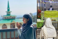 মসজিদে নামাজ পড়লেন সারা, গেলেন মন্দির-গির্জাতেও