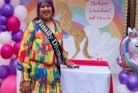 বিবাহিত জীবনের ইতি টেনে খুশিতে ডিভোর্স পার্টি দিলেন নারী