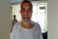 চাচা আপনার পাঞ্জাবিতে মানুষের পায়খানা, পরিষ্কারের নাম করে বৃদ্ধের লাখ টাকা নিয়ে উধাও