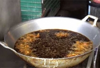 দ্বিতীয় বিয়েতে আগ্রহ, ফুটন্ত তেলে ঘুমন্ত স্বামীর পুরুষাঙ্গ ঝলসালেন স্ত্রী!