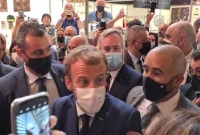 ফ্রান্সের প্রেসিডেন্ট ইমানুয়েল ম্যাক্রোঁর ওপর ডিম নিক্ষেপ