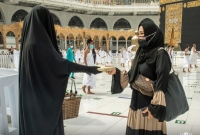 পবিত্র কাবা প্রাঙ্গণে নারী মুসল্লিদের জন্য উপহার