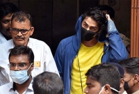 আগে থেকেই নিশানায় ছিলেন শাহরুখ, আদানি গোষ্ঠীর হেরোইন মামলা থেকে নজর ঘুরাতেই এই অভিযান