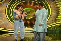 কী করেছেন সালমান খান? অট্টহাসিতে ফেটে পড়েন ‘মানিকে মাগে হিতে’ গানটির  সেই গায়িকা!