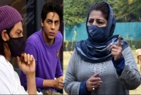 পদবি খান বলেই টা'র্গে'ট শাহরুখপুত্র! বি'স্ফো'রক অভিযোগ মেহবুবা মুফতির