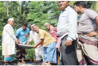 মসজিদ তৈরিতে ৮ লাখ টাকা দিলেন পান বিক্রেতা