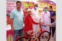 টানা ৯০ দিন মসজিদে জামাতের সঙ্গে নামাজ আদায় করায় ২০  শিশুকে সাইকেল উপহার