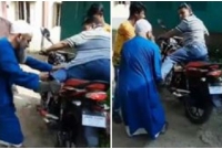 বৃদ্ধ বাবাকে লাথি মারলেন শিক্ষক ছেলে!