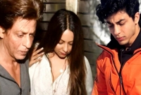 ছেলে আরিয়ানের জন্য এবার দেহরক্ষী নিয়োগ করবেন শাহরুখ-গৌরী