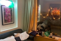  অসুস্থ মেয়ের মুখে হাসি ফোটাতে এক বাবা হাসপাতালে যা করলেন জানলে অবাক হবেন