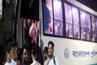 আটকেপড়া পর্যটকদের পুলিশের বাসে পৌঁছে দেয়ার ব্যবস্থা
