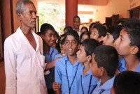 যে যন্ত্রণা থেকে স্কুল চালু করেছেন ফল বিক্রেতা, এবার খুলবেন কলেজ