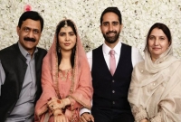 বিয়ের কারণ জানালেন মালালা