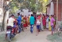  একসঙ্গে ৪ প্রেমিকা হাজির বাড়িতে, পালানোর পথ না পেয়ে বিষপান প্রেমিকের!