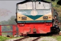 সন্তানদের ঘরে ফেরাতে গিয়ে ট্রেনে কাটা পড়ে দুই মায়ের মৃত্যু
