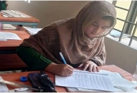 বাবার মরদেহ বাড়িতে রেখে এসএসসি পরীক্ষা দিলো রাজিয়া